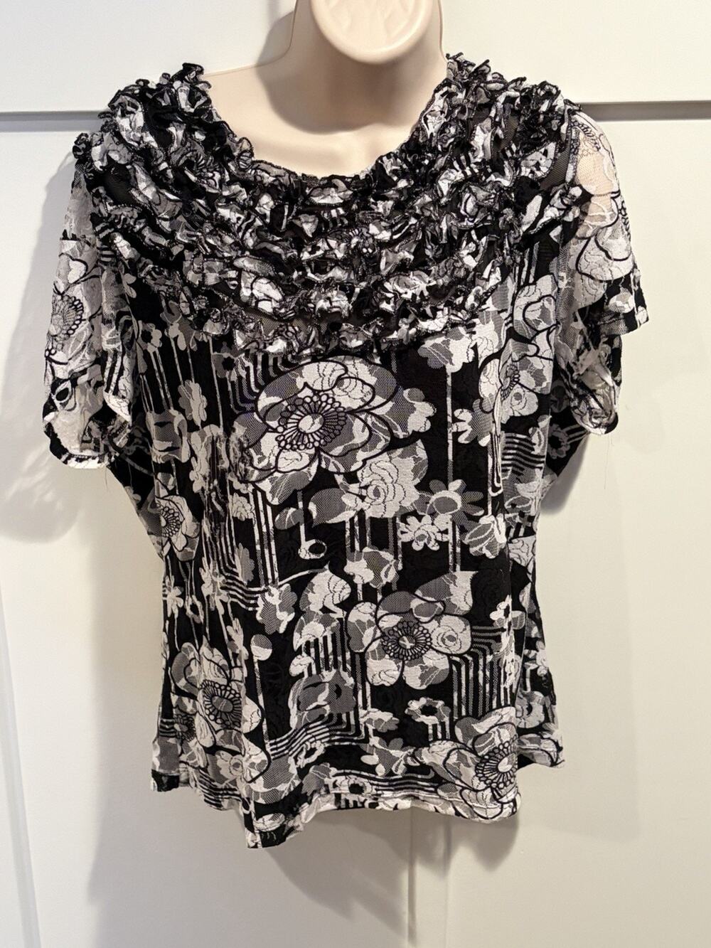 Multiples Women’s Large Black White Floral Lace Ruffle Scoop Neck Stretch Blouse